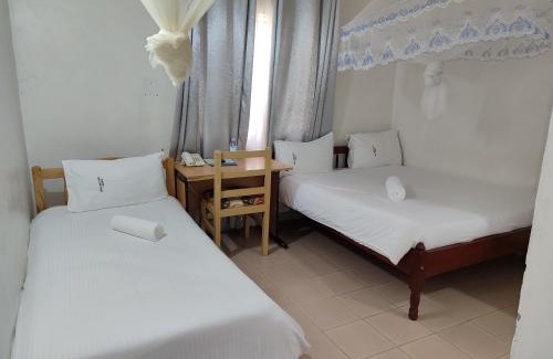 Gomba Hotel | Garden Courts Hotel Masaka