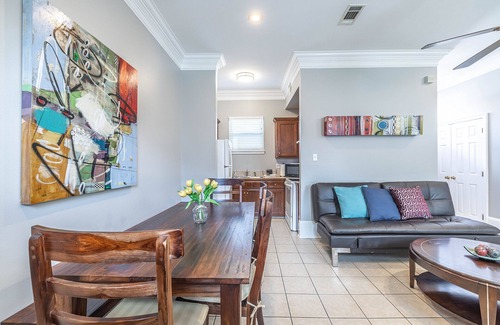 Faubourg Livaudais House | Garden District 2BR Townhouse w/Gated Parking