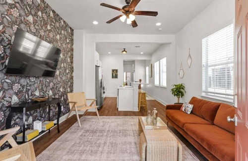 Saint Thomas Development Apartment | Garden District | Garage Parking |3 Beds+Workspace