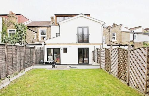Wimbledon Condo | Garden Flat, Central Wimbledon & Parking, Close to Tennis