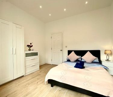 Harrow Road Apartment | Garden Flat-Great Transport Link to Central London