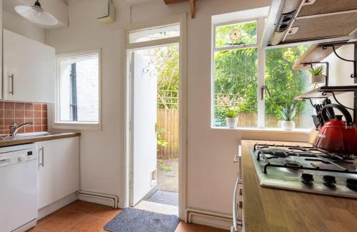 Addison Apartment | Garden Flat In the Heart of London
