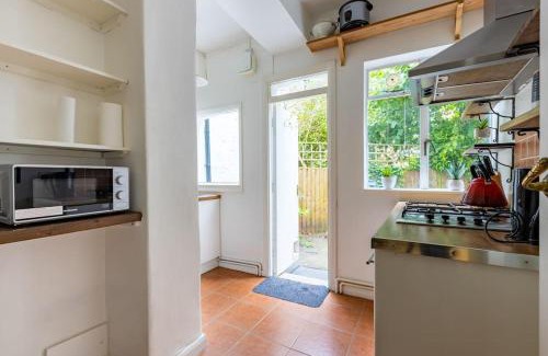 Addison Apartment | Garden Flat In the Heart of London