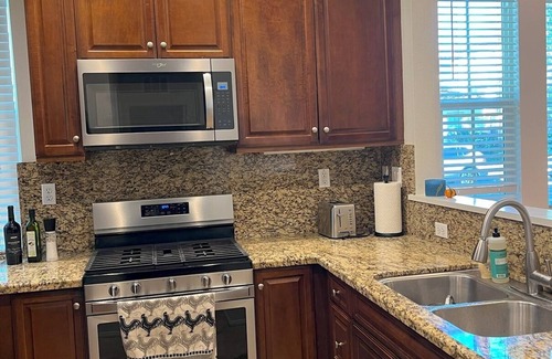 Irvine House | Garden-front 3brd/2.5bath condo freshly remodeled in Woodbury East