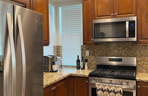 Irvine House | Garden-front 3brd/2.5bath condo freshly remodeled in Woodbury East