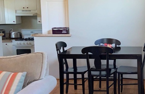 Talmadge Cottage | Garden guesthouse with pool, 1 bedroom, WiFi and AC in beautiful San Diego
