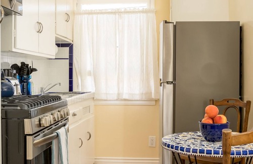 North of Wilshire Apartment | Garden Hide-Away - Great Location!