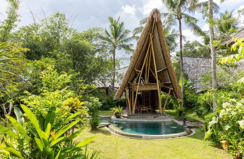 Abiansemal Villa | Garden House 3bds Bamboo House Pool Garden View