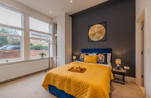 Seven Dials Apartment | Garden I Two Bedroom I Two Bathroom I Slp 6 Guests