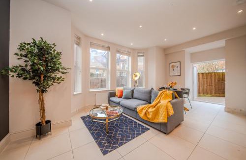 Seven Dials Apartment | Garden I Two Bedroom I Two Bathroom I Slp 6 Guests