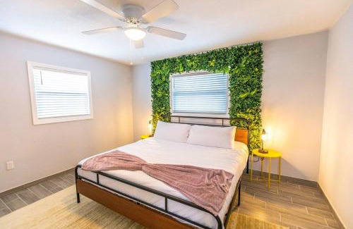 Central Sarasota House | Garden-inspired Stay, Walk To Bay & Downtown