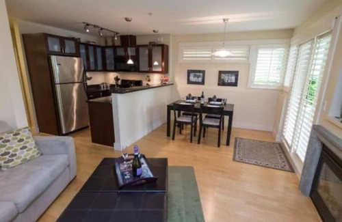 South Granville Condo | Garden level condo in chic & central #southgranville