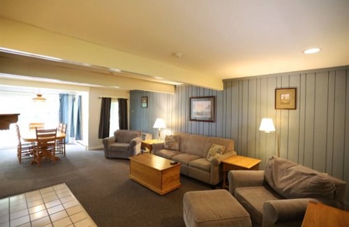 Waterville Valley Condo | Garden Level Inns of WV unit with Private Hot Tub and Shared Back Yard (101)
