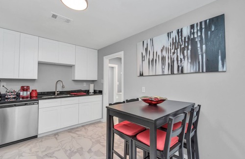 Garden Oaks House | Garden Oaks Cottage - Central and Family-Friendly
