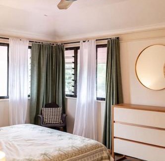 Suffolk Park House | Garden Oasis-2br -1 min from the beach & pet friendly!