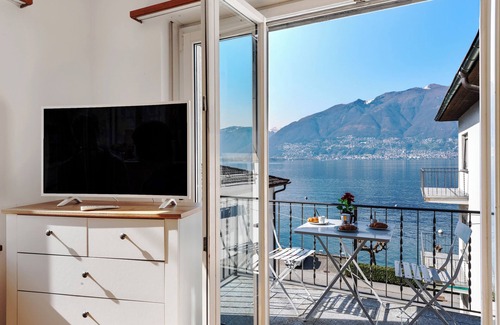 Vira Apartment | Garden on the lake 2, Gambarogno, Vira, Switzerland