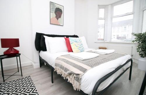 Newport House | Garden | Parking | 4BR