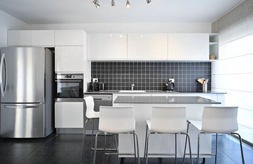 Neve Tzedek Apartment | Garden Party by HolyGuest