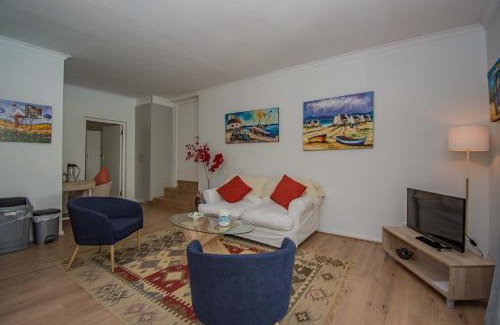 Somerset West Apartment | Garden- Pool flat with Solar Electricity