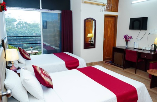 Uttara Hotel | Garden Residents Uttara - Lake View