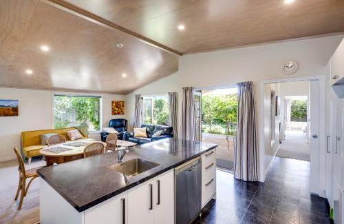 Marewa House | Garden Retreat - Napier Holiday Home