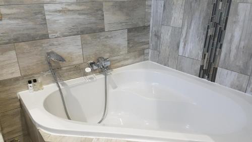 Bezuidenhout Valley Hotel | Garden Top Hotel