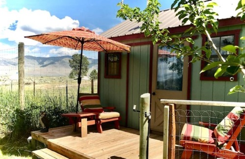 Hot Springs Cabin | Garden View Cabin near Hot Mineral Soaks