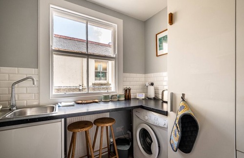Chagford Apartment | Garden View - Cosy escape with a large Bath