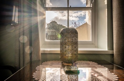 Chagford Apartment | Garden View - Cosy escape with a large Bath