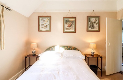Hadleigh Cottage | GARDENER'S COTTAGE, pet friendly, with open fire in Hadleigh