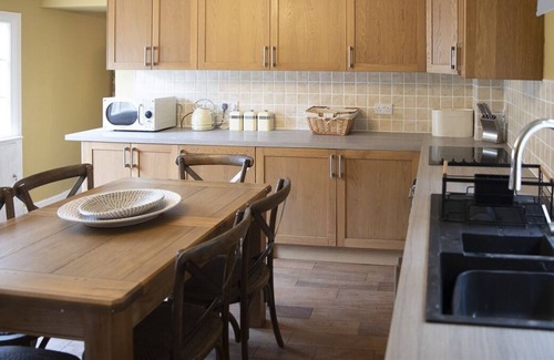 Hallington Villa | Gardener's Cottage - Three Bedroom Villa, Sleeps 6