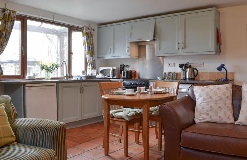 Westleigh House | Gardener's Cottage - Ukc4299