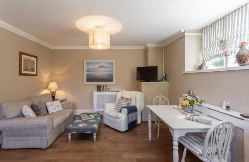 Bridport House | Gardeners Cottage
