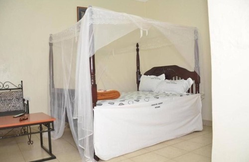 Kireka Bed & Breakfast | Gardens and Guest house
