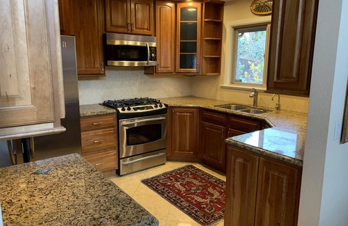 Carmel House | Gardens, water features, nearby wineries close to DT Carmel and Carmel Beach