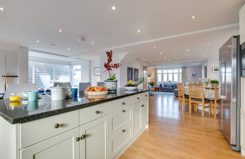 Trevone House | Garendon - Five Bedroom House, Sleeps 11
