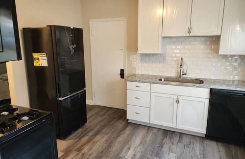 Garfield Heights House | Garfield heights/Pet friendly/lots of things to do