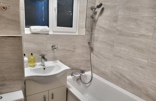 Somers Town Apartment | Garland Contemporary Central London Apartment