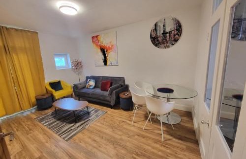 Somers Town Apartment | Garland Contemporary Central London Apartment