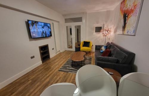 Somers Town Apartment | Garland Contemporary Central London Apartment