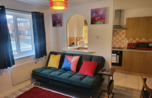 Tilbury House | Garland Modern House, Tilbury 2 with Netflix & Amazon Music