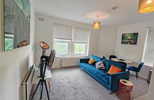 Clapton Apartment | Garland Modern Park View Apartment, Hackney 4