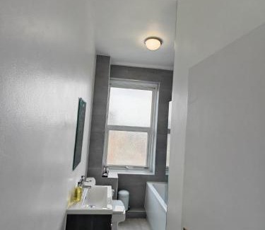 Clapton Apartment | Garland Modern Park View Apartment, Hackney 4