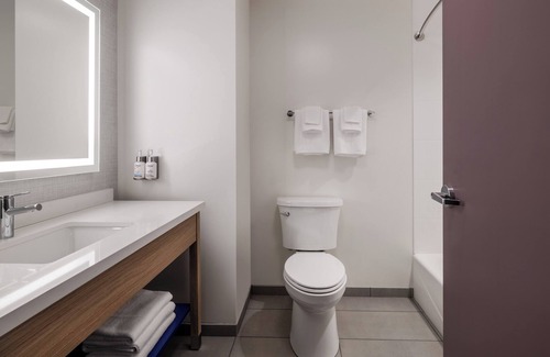 Augusta Hotel | Garner Hotel August West by IHG