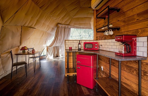 Logan Resort | Garnet Geodome by Inn & Spa at Cedar Falls