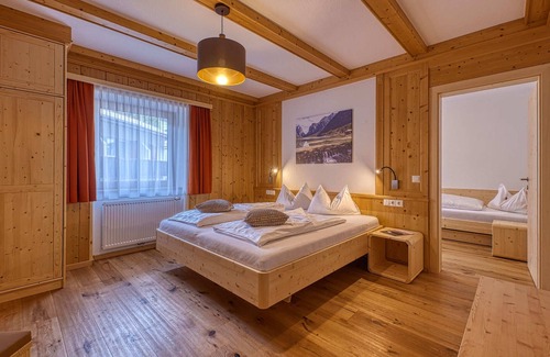 Villabassa House | Garni Appartements Helvetia