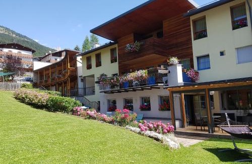 San Giovanni di Fassa Hotel | Garni Enrosadira