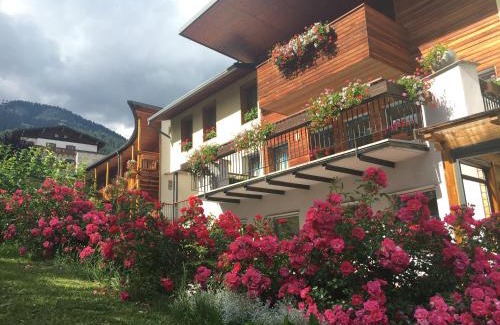 San Giovanni di Fassa Hotel | Garni Enrosadira