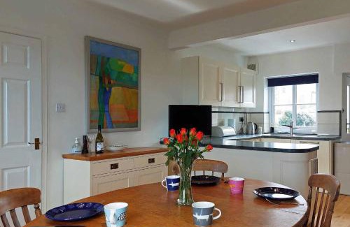 Barmouth House | Garreg Wen - White Stone, family holiday home