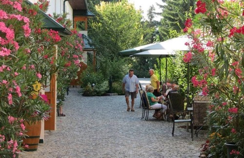 Morbisch am See Cottage | Gartenpension Fischl - Doppelzimmer mit Dusche, WC